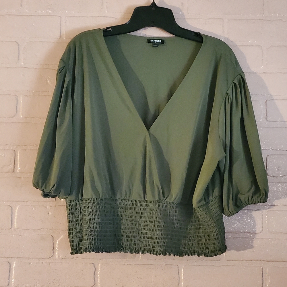 Express 3/4 sleeve, V- neck